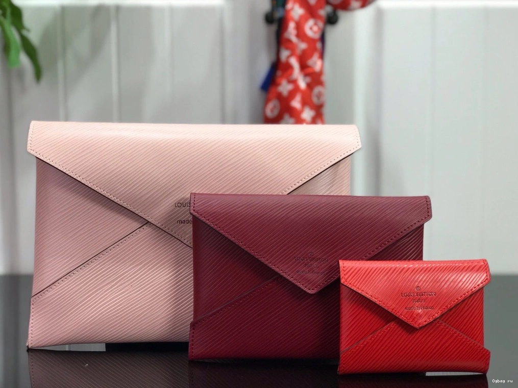 POCHETTE LOUIS VUITTON KIRIGAMI 0811